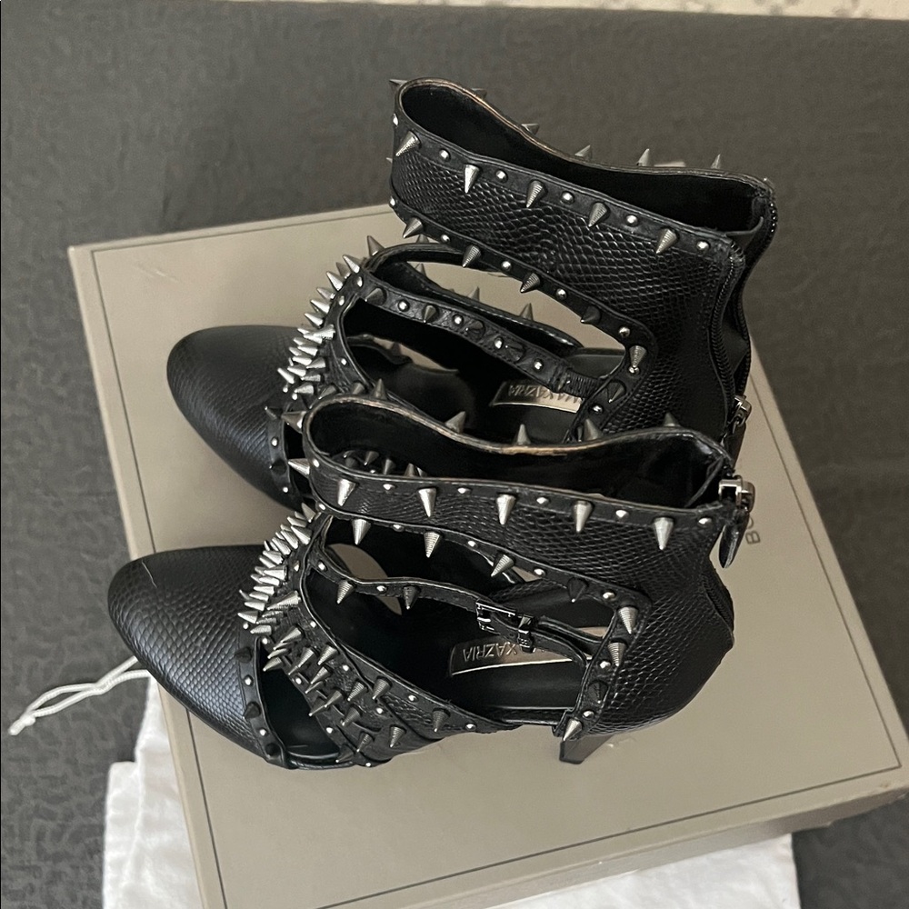 BCBG Hersh black leather stud heels Studded size 8 - Picture 7 of 11